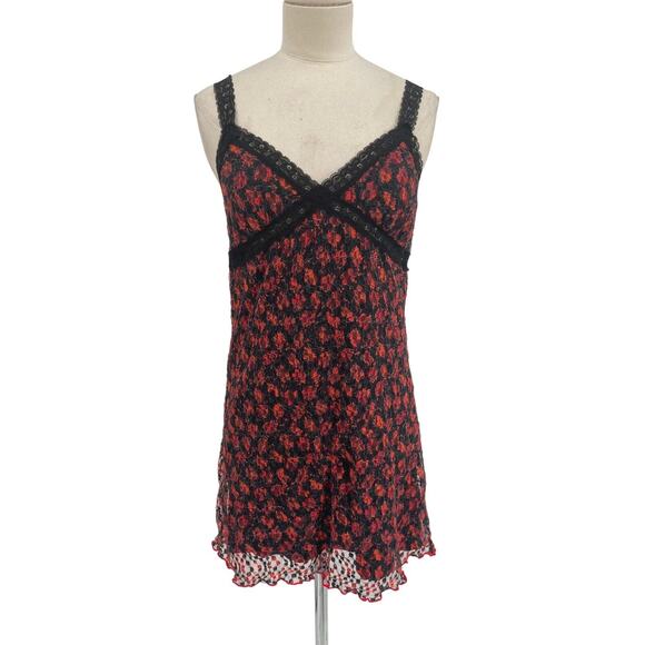 Urban Outfitters Fifi Dress Floral Print Lace Mini Red Black Size Medium - Picture 1 of 12